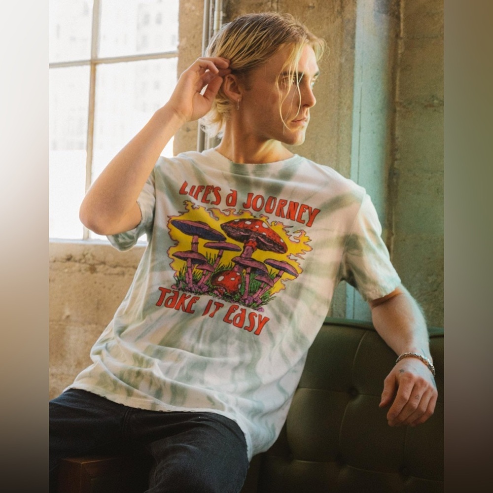 Junk Food Clothing Take It Easy Vintage Tee NWT Size Small Unisex $50